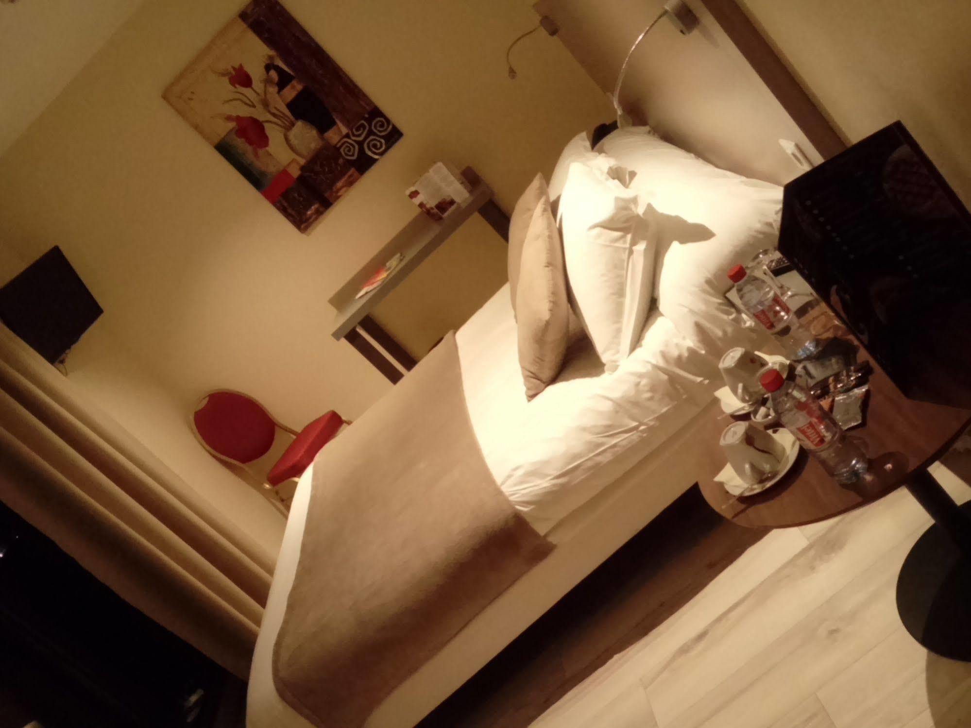 Le Grand Hotel Maubeuge Eksteriør billede